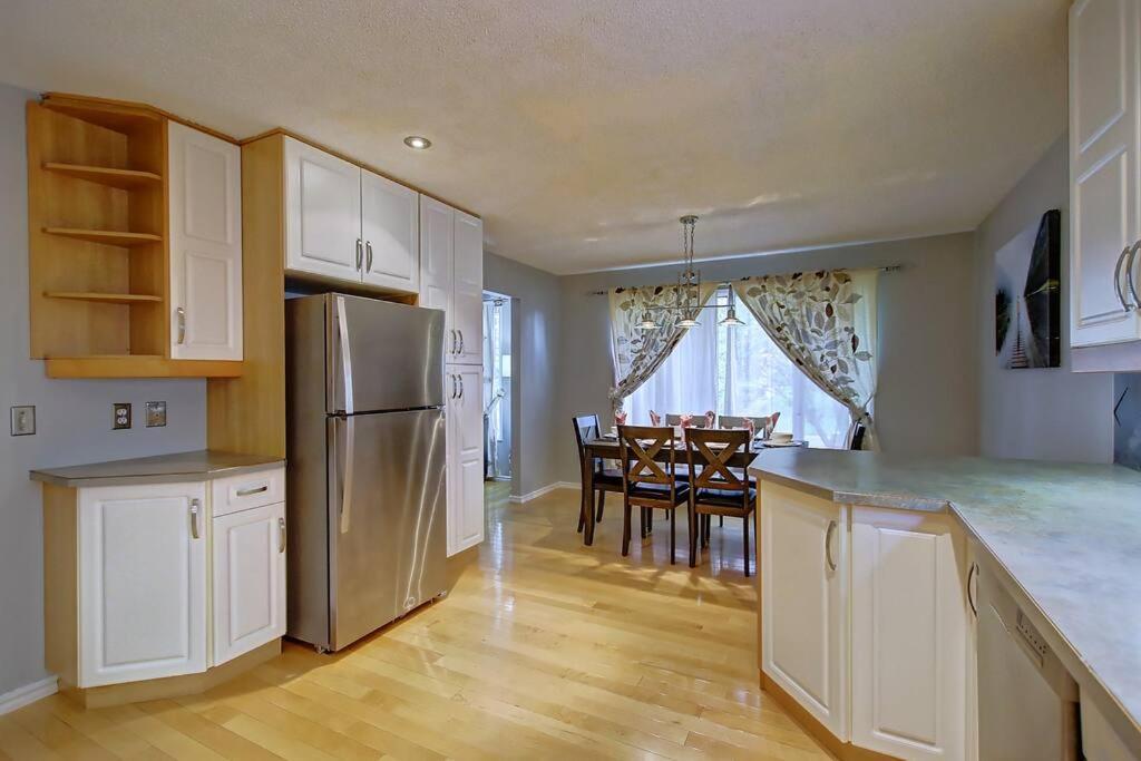 Tastefully Furnished 5br With 3bths Ac Mins To Downtown Ap Apartment