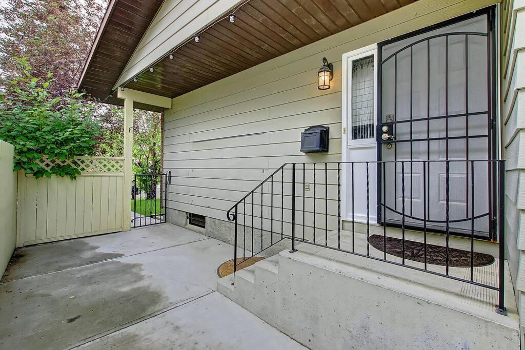 Apartment Tastefully Furnished 5br With 3bths Ac Mins To Downtown Ap Calgary