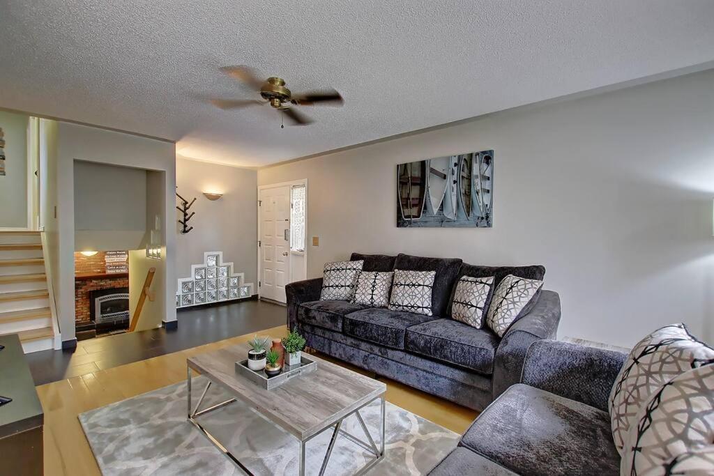 Tastefully Furnished 5br With 3bths Ac Mins To Downtown Ap Calgary