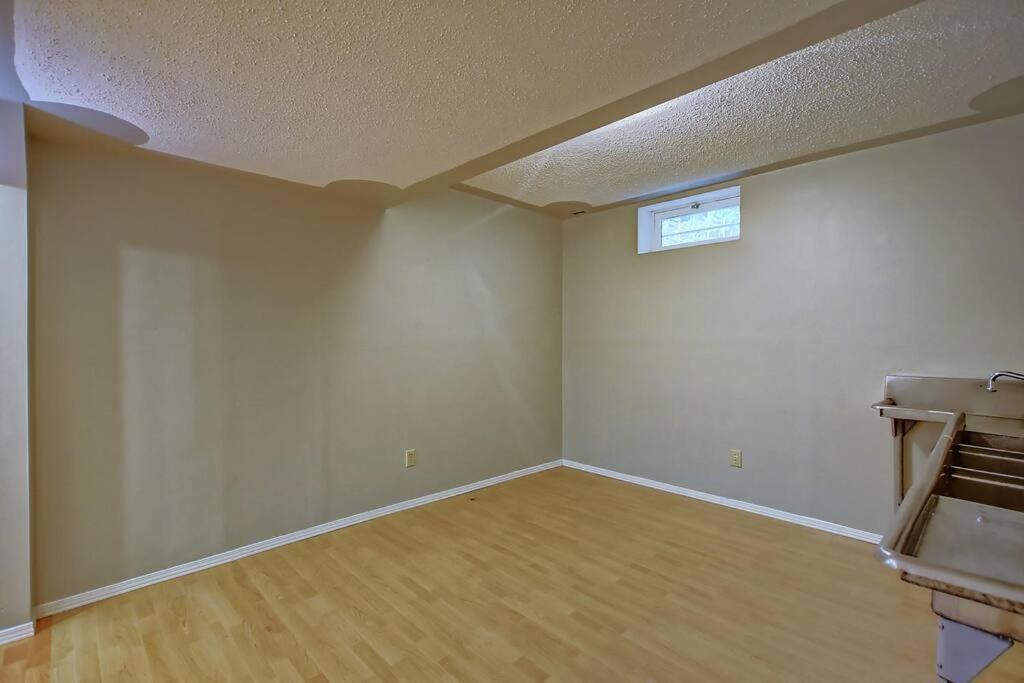 Tastefully Furnished 5br With 3bths Ac Mins To Downtown Ap Apartment *