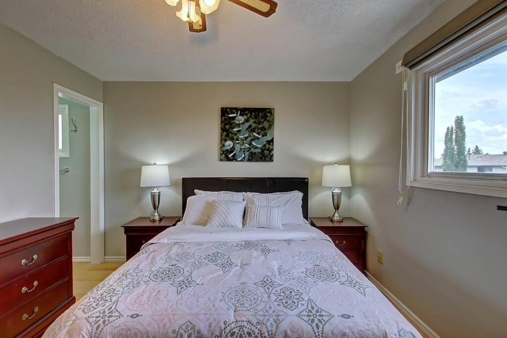 Tastefully Furnished 5br With 3bths Ac Mins To Downtown Ap Apartment Calgary