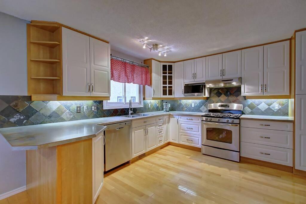 Tastefully Furnished 5br With 3bths Ac Mins To Downtown Ap Apartment