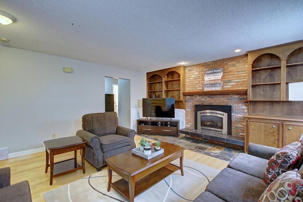Tastefully Furnished 5br With 3bths Ac Mins To Downtown Ap Apartment