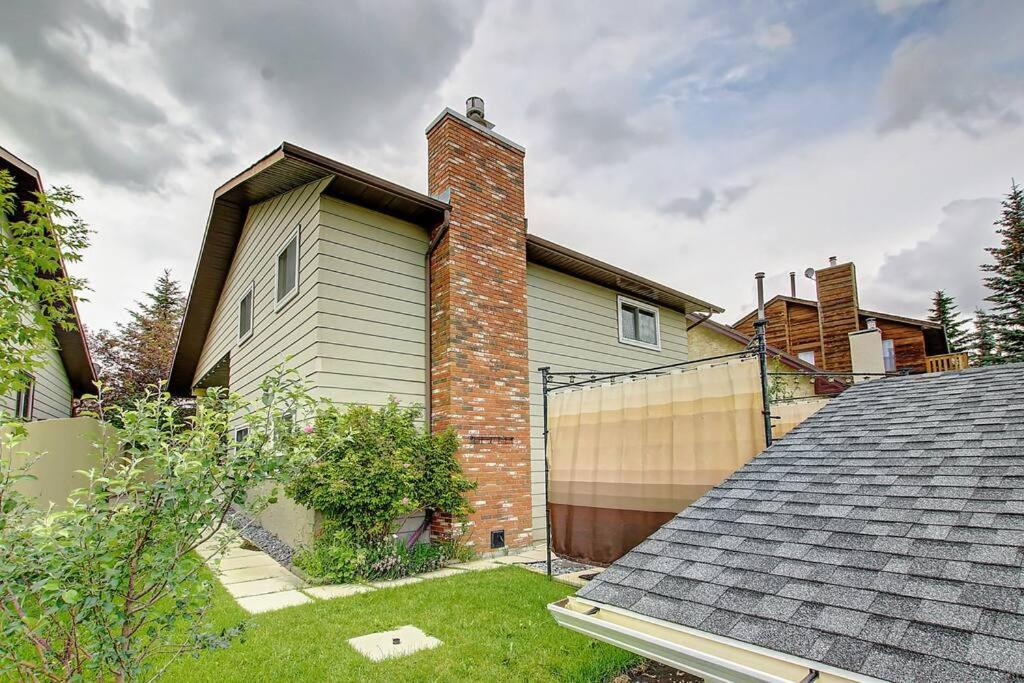 Apartment Tastefully Furnished 5br With 3bths Ac Mins To Downtown Ap Calgary