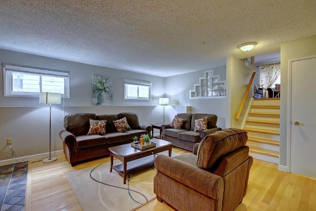 Tastefully Furnished 5br With 3bths Ac Mins To Downtown Ap Calgary