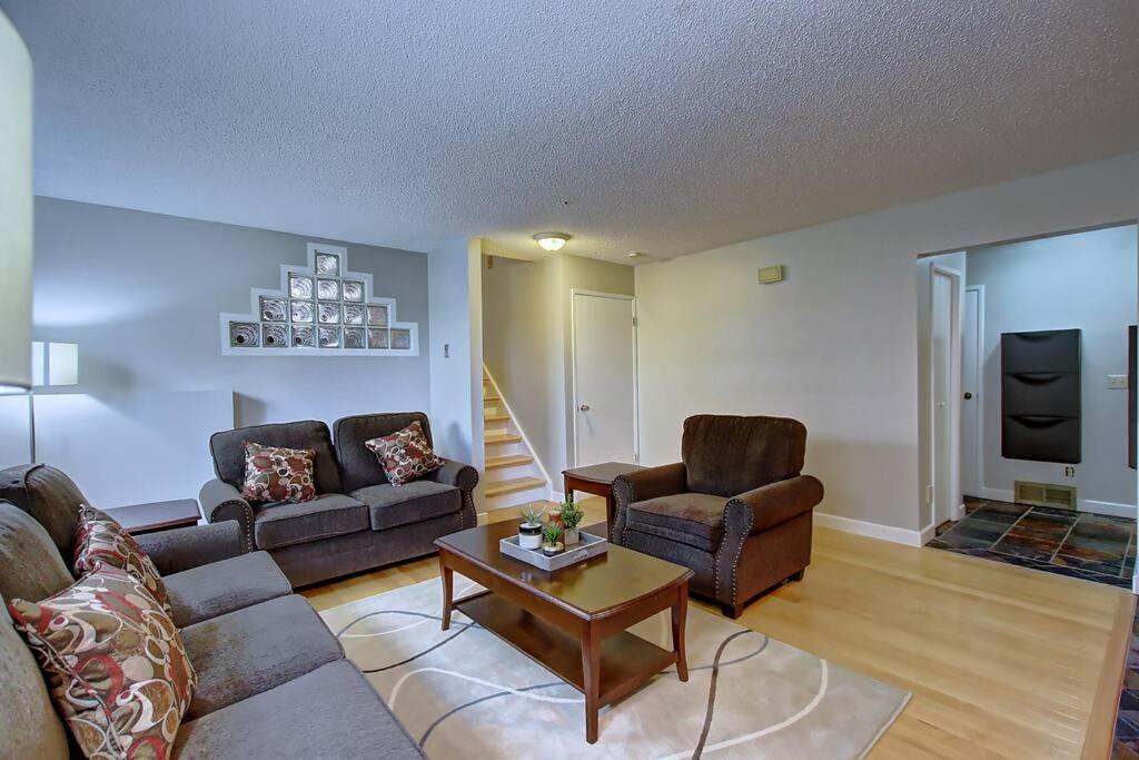Tastefully Furnished 5br With 3bths Ac Mins To Downtown Ap Apartment *