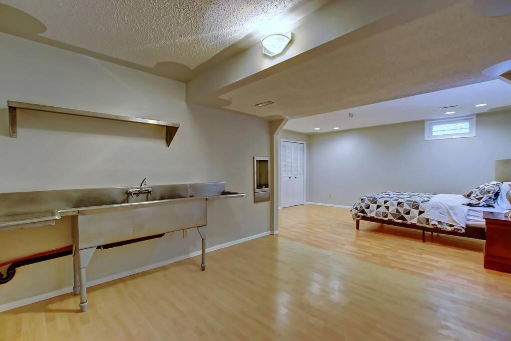 Apartment Tastefully Furnished 5br With 3bths Ac Mins To Downtown Ap *