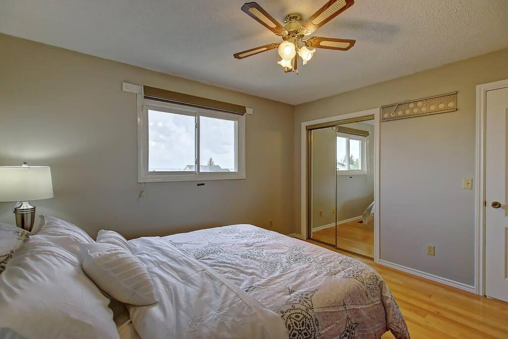 Apartment Tastefully Furnished 5br With 3bths Ac Mins To Downtown Ap Calgary